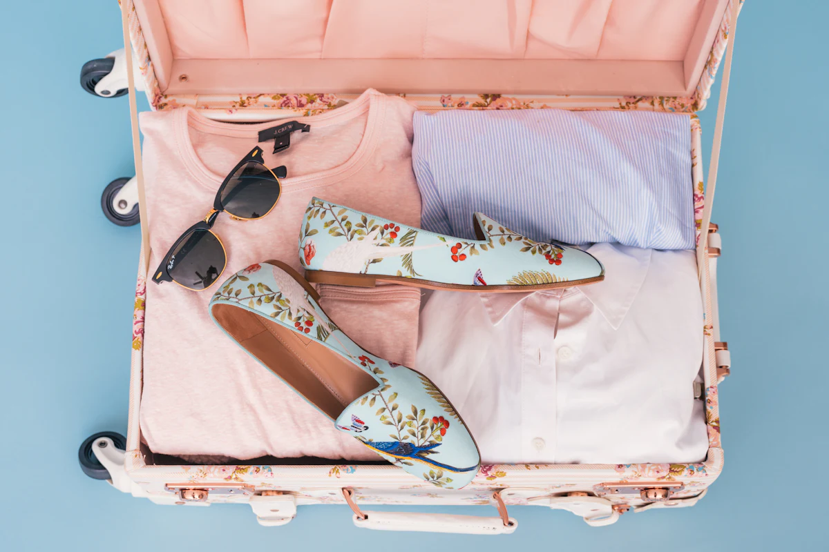 Gepackte Reisetasche für ein Wochenende
